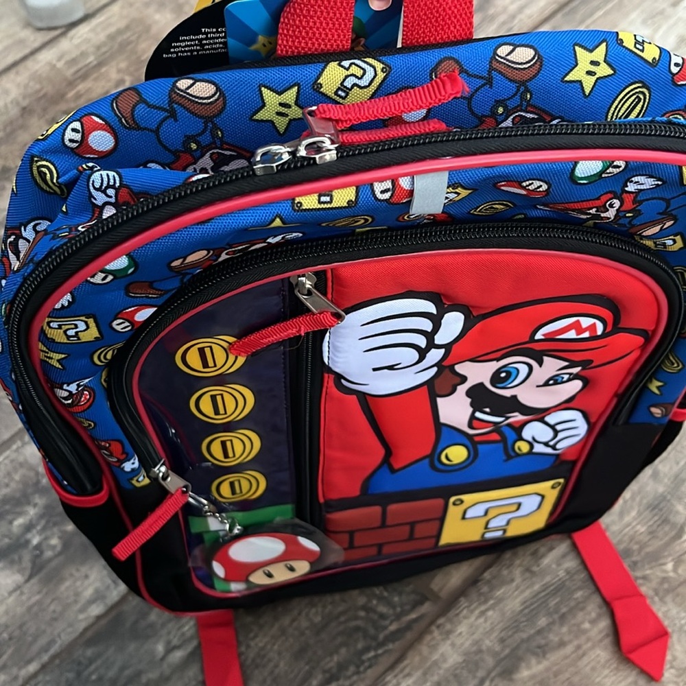 Super Mario Backpack - includes Keychain - Picture 4 of 9